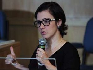 Karina Kufa, advogada de Bolsonaro, confirma que ela está com coronavírus