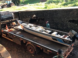 PF apreende meia tonelada de maconha em embarcação no Rio Paraná