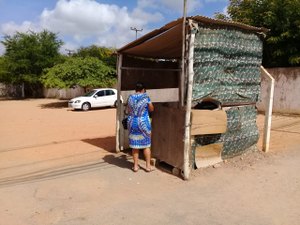 Terrenos públicos são usados como estacionamentos privativos em Arapiraca