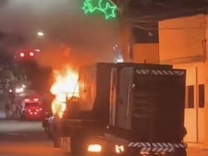 Caminhão que transportava gerador de energia é destruído por incêndio em Santana do Ipanema
