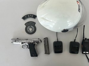 Adolescente é apreendido com arma e moto com suspeita de roubo em Arapiraca