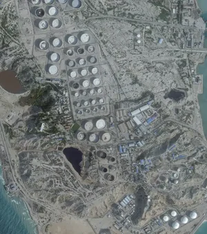 EUA atingem militares em ilha do Irã, centro de exportação de petróleo