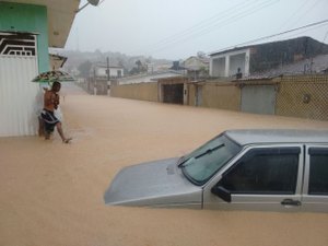 Devido às chuvas, município orienta população de risco a buscar abrigo temporário