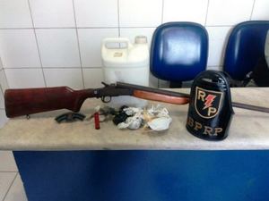 Polícia apreende arma de fogo e drogas no bairro do Benedito Bentes
