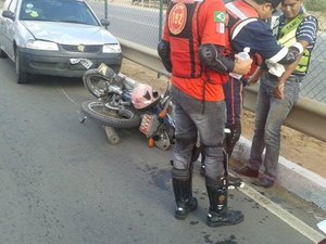 Mototaxista se envolve em acidente na Av. José Alexandre