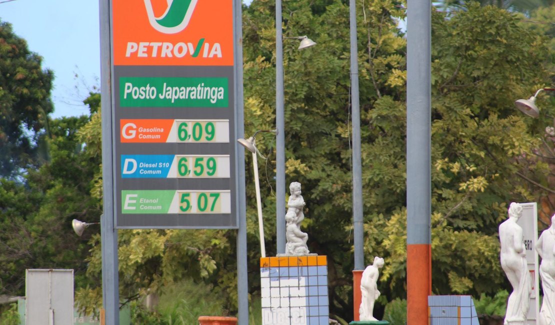 Preço da gasolina em Japaratinga supera valor médio adotado em Maceió