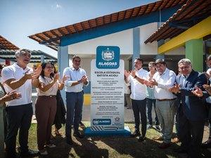 Governo de Alagoas entrega escola e amplia sinalização turística internacional em Maragogi