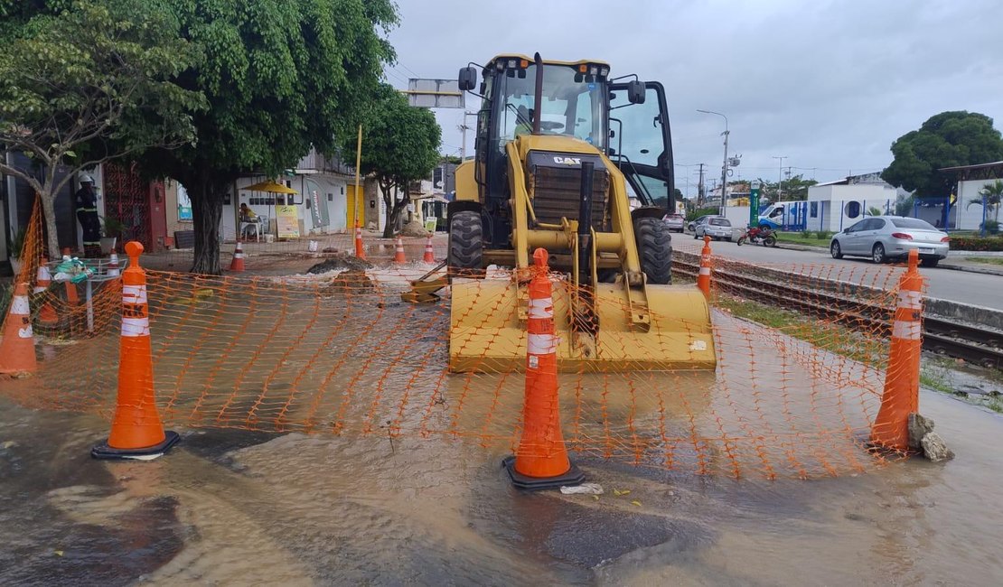 Obra emergencial afeta abastecimento de água em sete bairros de Maceió