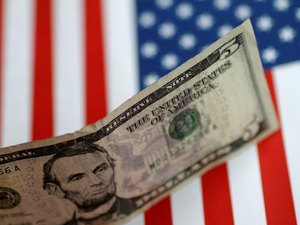 Dólar opera em alta e bate R$ 5,68 nesta sexta