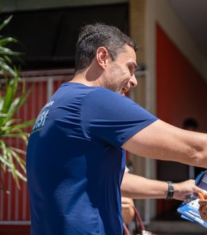 Alexandre Ayres recebe apoio nas ruas de Maceió na reta final da campanha