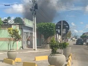Casa pega fogo na cidade de Teotônio Vilela nesta sexta-feira (24)