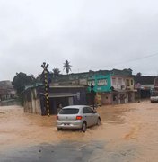 [Vídeo] Chuva forte provoca alagamentos em bairros de Maceió