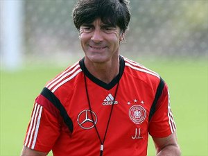 Joachim Löw quer Alemanha diferente e prevê tensão contra Argélia