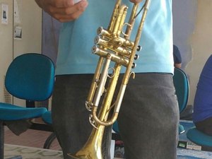 Homem rouba instrumento musical, anuncia venda no facebook e é preso