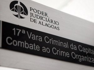 Acusado de estelionato tem direito de sair da prisão domiciliar para estudar