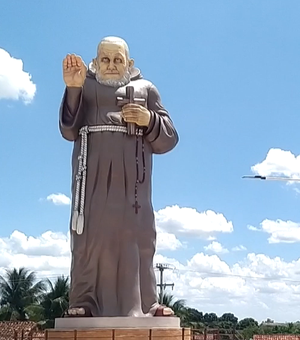 [Vídeo] Estátua de Frei Damião preserva legado de fé e estimula turismo em Palmeira dos Índios