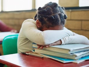 Reclusão, nota baixa e distúrbios: como o racismo afeta o desenvolvimento escolar de crianças entre zero e seis anos