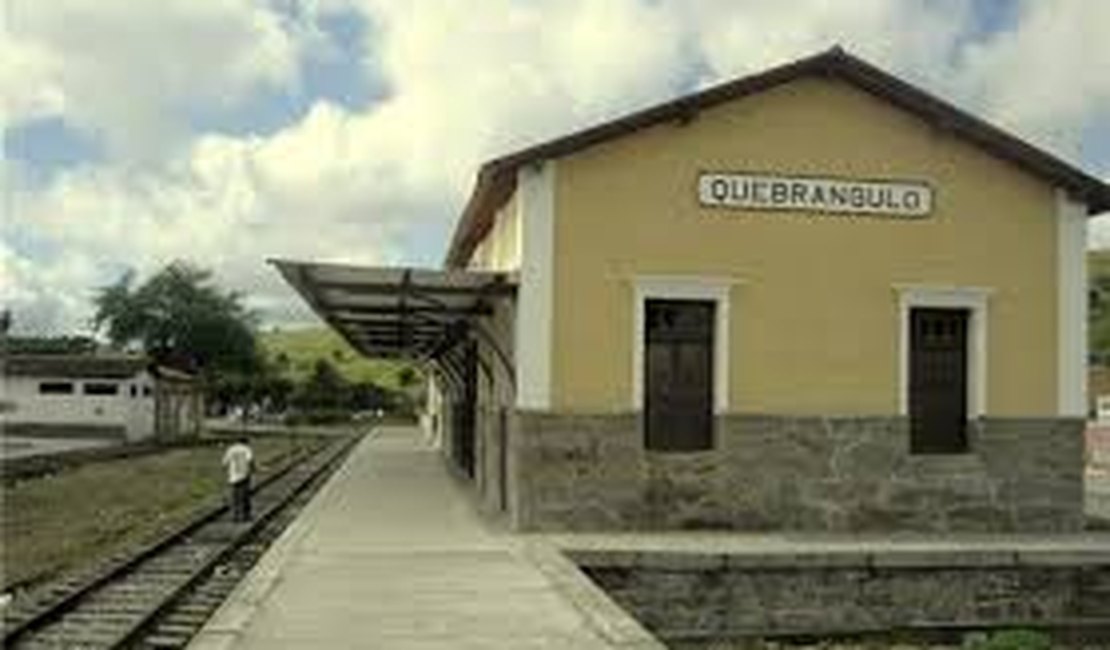 Homem é flagrado com faca de caça durante abordagem no Centro de Quebrangulo