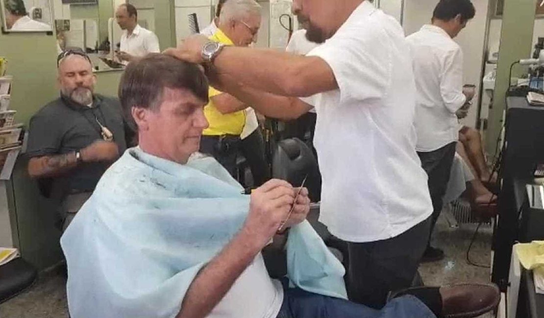 Escoltado pela PF, Bolsonaro fez segundo corte de cabelo em 2 dias