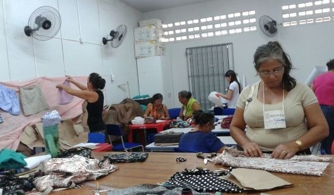 Idosos são beneficiados com curso de corte e costura no interior de Alagoas 