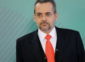 Governo Bolsonaro estuda fundir Capes e CNPq