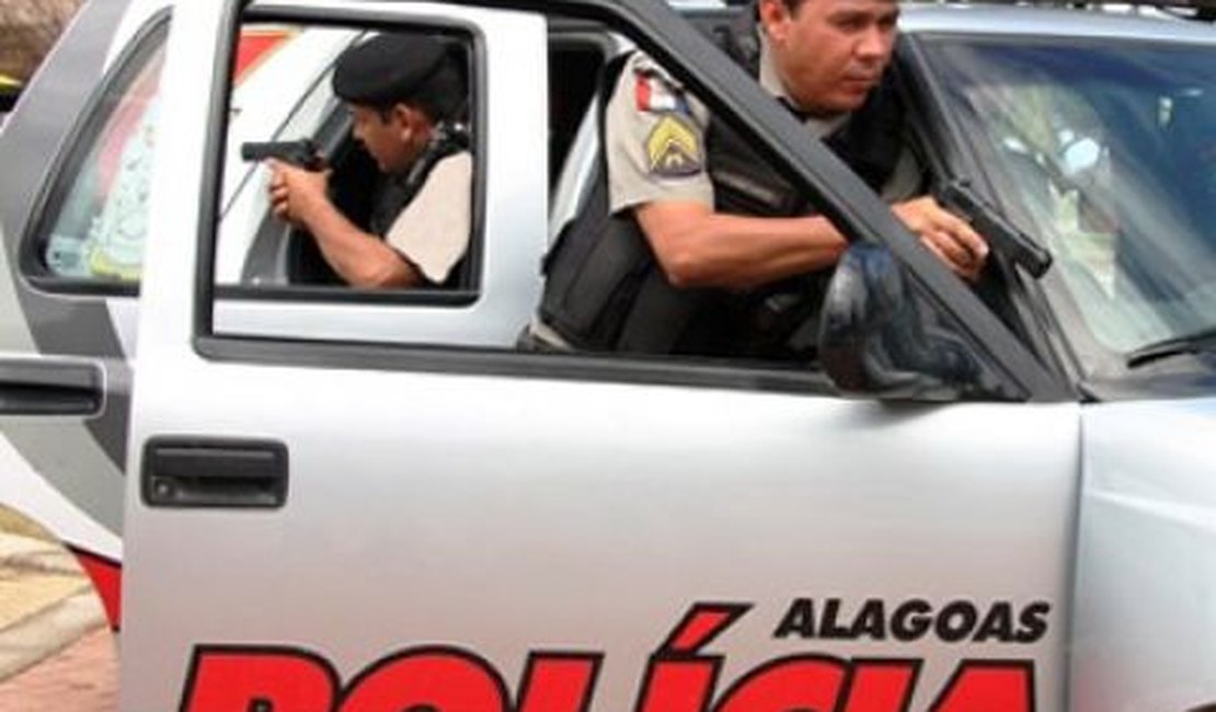 Instantes após cometer assalto em Arapiraca, dupla é capturada na AL-115 