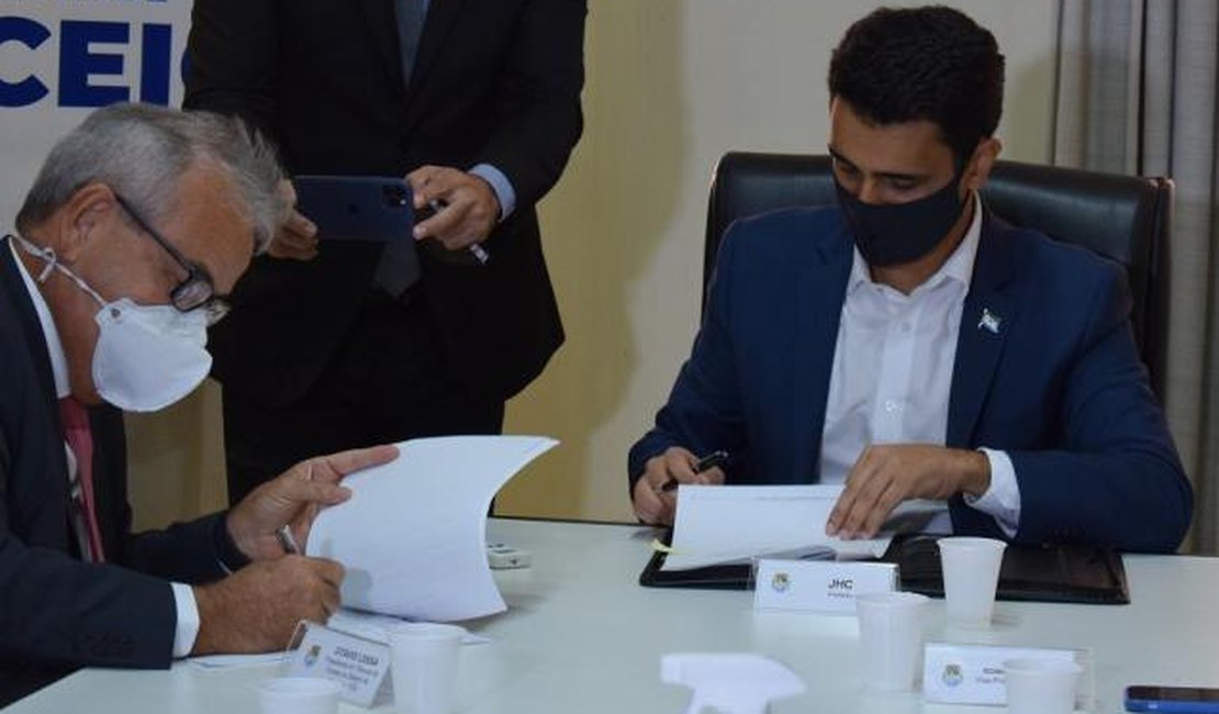 [Vídeo] TV Cidadã e Prefeitura de Maceió assinam convênio de parceria