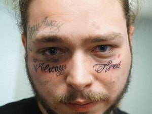 Tatuagem de Rapper Post Malone descreve o cansaço que ele vive