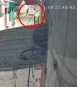 Câmera de videomonitoramento flagra execução de jovem em Arapiraca