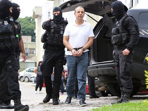 Sérgio Moro pede que PF justifique uso de algemas durante transferência de Cabral
