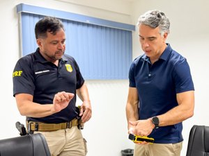 Deputado federal Rafael Brito entrega 15 tasers para a PRF em Alagoas