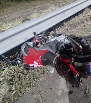 Jovem morre no dia do aniversário após acidente de moto na AL-101 Sul