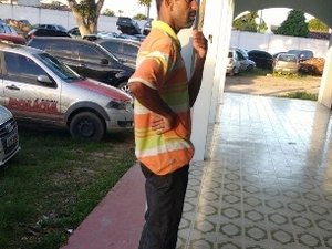 Alcoolizado, homem perde motocicleta de companheira em aposta de baralho