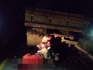 Idoso morre após colidir em traseira de caminhão, em Taquarana