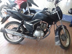 Policiais apreendem moto com queixa de roubo