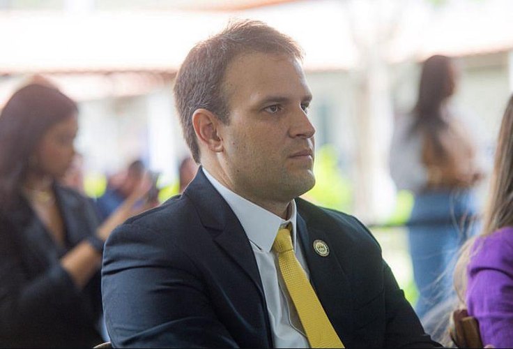 Após ‘pular de canoa’ para a base de JHC, Zé Márcio pode perder cargos no governo do estado