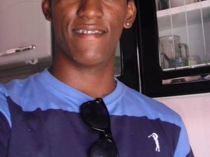 Jovem é executado com o filho de três meses nos braços, em Delmiro Gouveia 