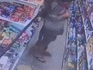 Câmera flagra casal furtando desodorantes em mercadinho de Arapiraca