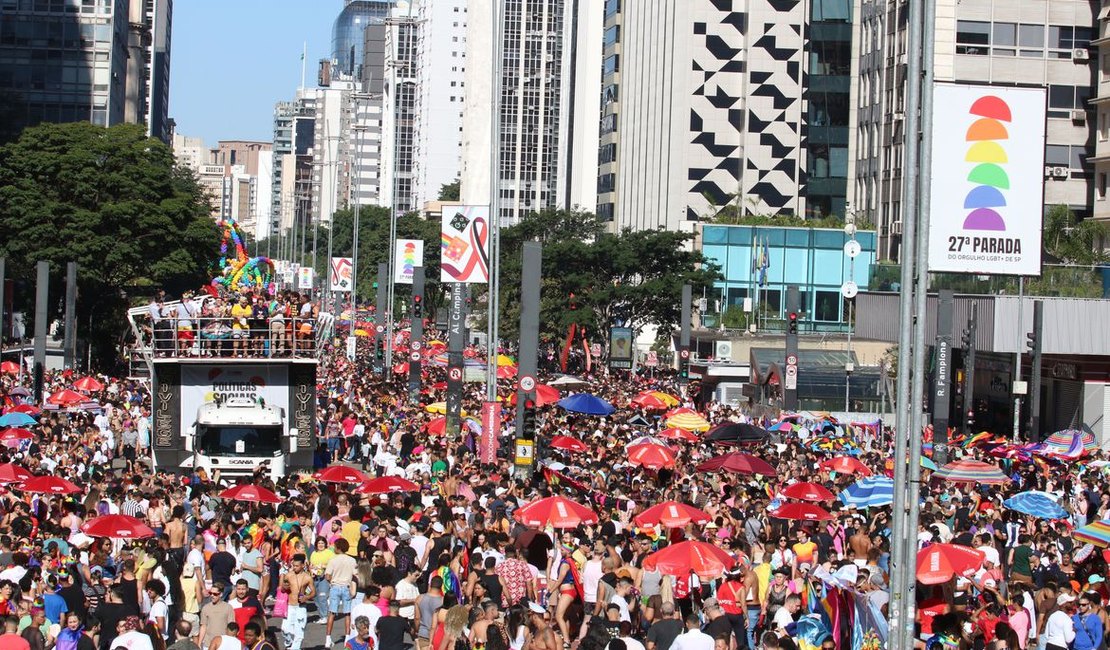 Parada LGBT une luta por políticas e festa na Avenida Paulista
