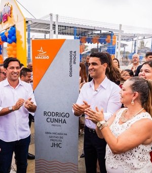 Rodrigo Cunha inaugura Gigantinhos Bilíngue de Ipioca com capacidade para 260 crianças