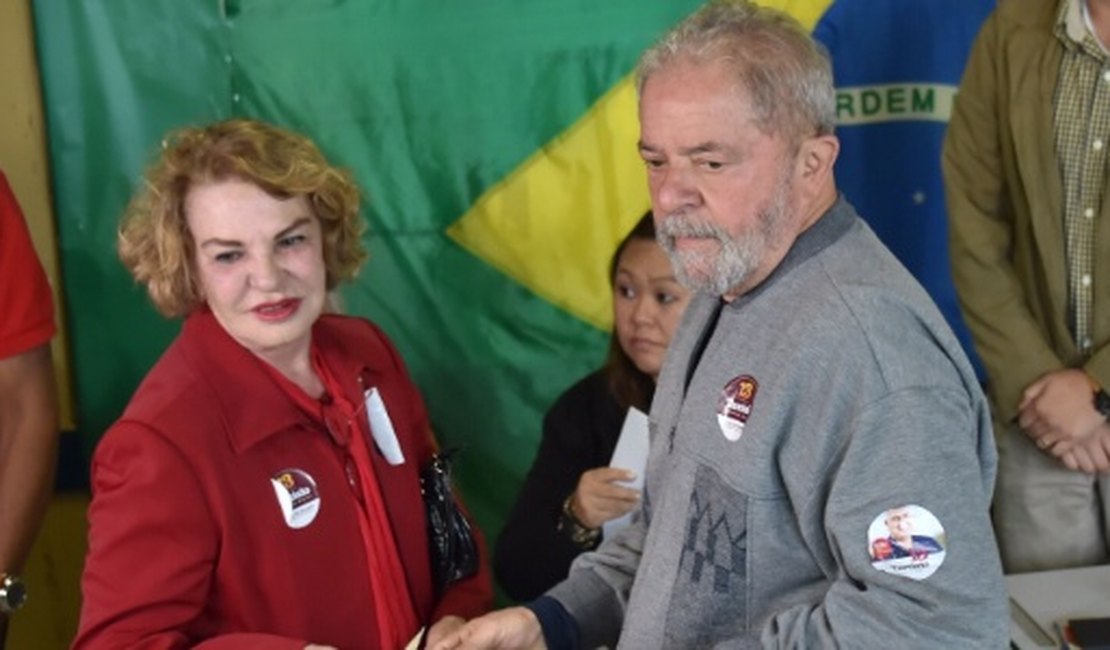Mulher de Lula, Marisa Letícia é submetida a nova avaliação e continua em coma induzido