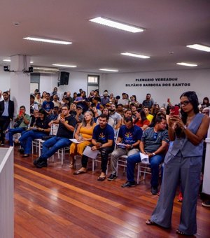 Ambulantes da orla de Maceió discutem regras de trabalho em audiência pública