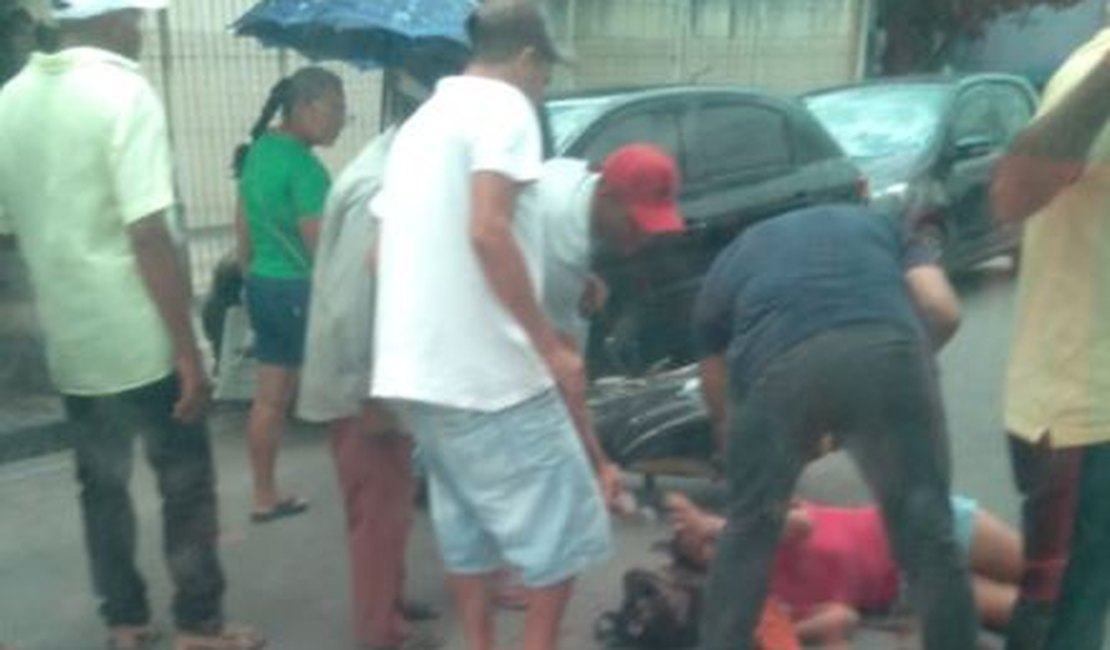 Motociclista fica ferida ao ser atingida por porta de carro em Girau do Ponciano