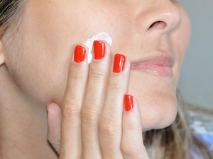Dermatologista do HE do Agreste orienta sobre como evitar queimaduras com cosméticos