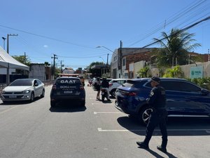 Operação recolhe materiais usados por flanelinhas em cobrança irregular de estacionamento