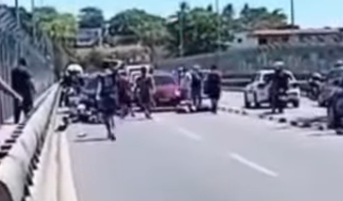 Motociclista fica ferido após empinar moto na  Ponte do Vale do Reginaldo em Maceió