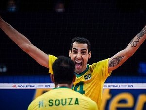 Douglas Souza vira hit nas redes com vídeos na Vila Olímpica