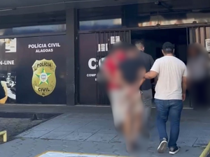 Dois homens são presos por furto e receptação de celulares em Maceió