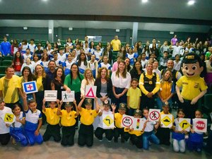 Detran educa mais de 10 mil estudantes sobre segurança no trânsito em ação do Maio Amarelo