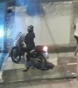 [Vídeo] Mulher é assaltada à mão armada no bairro do Poço